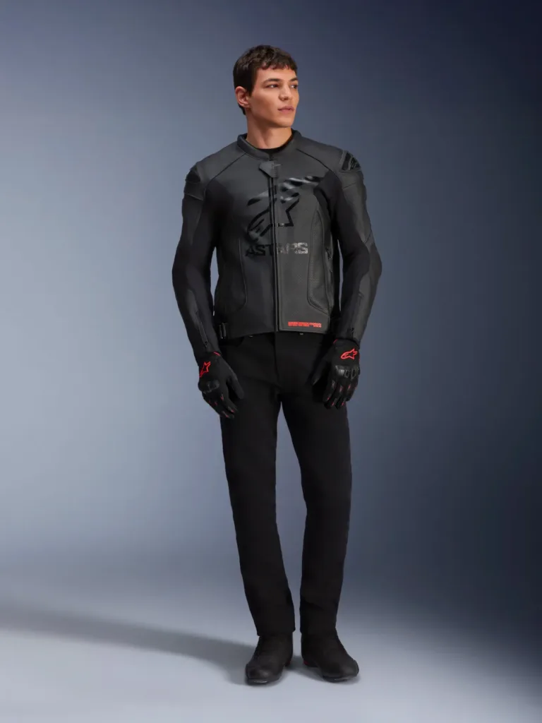 Alpinestars GP Plus R V4 Airflow Leather Jacket - official product gallery photo 5