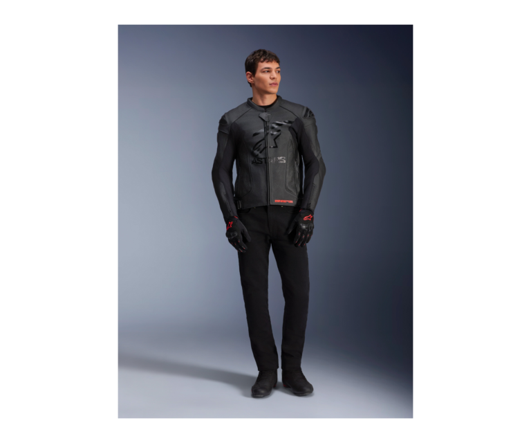Alpinestars GP Plus R V4 Airflow Leather Jacket - official product gallery photo 5